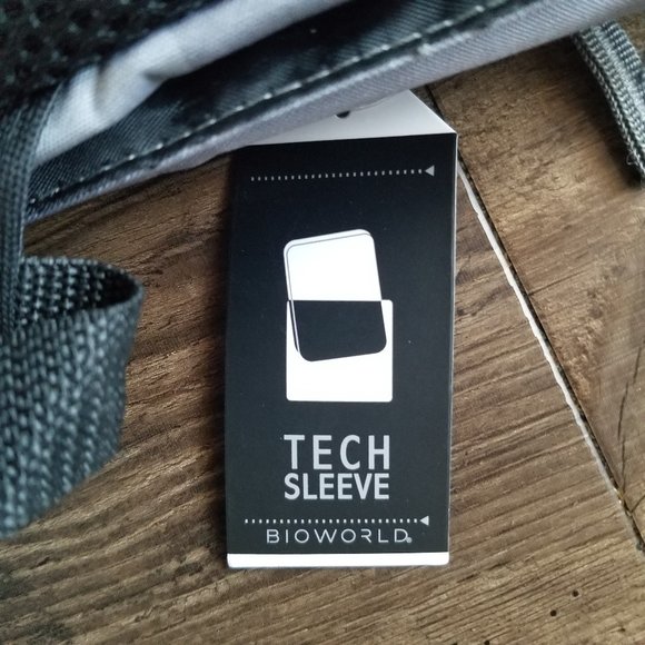 Minecraft Diamind Pick Axe & Ore Backpack (19") w/tech sleeve and padded straps - Picture 3 of 4